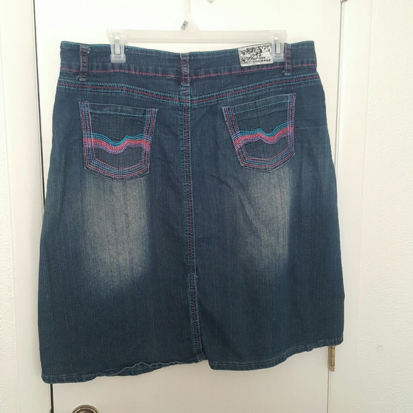 Below knee denim skirt - Picture 2 of 3